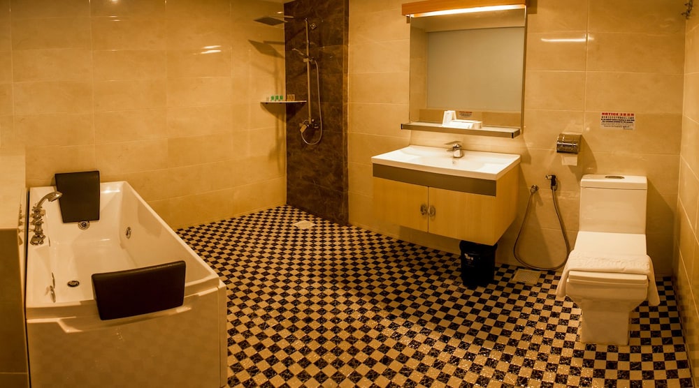 ELEGANT, SUITE