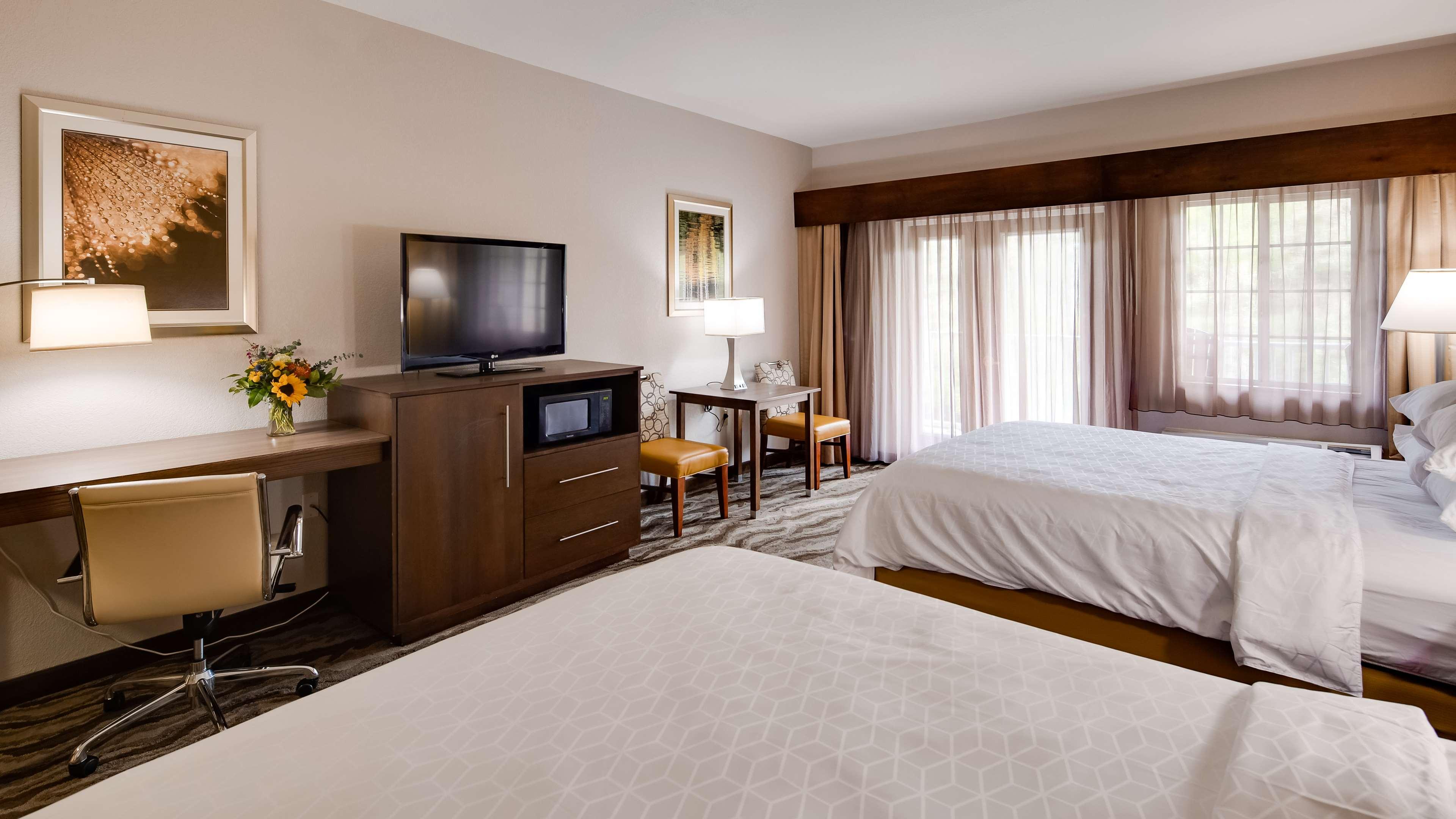 جناح بسريرين كوين، Best Western Plus River Escape Inn & Suites 5/10