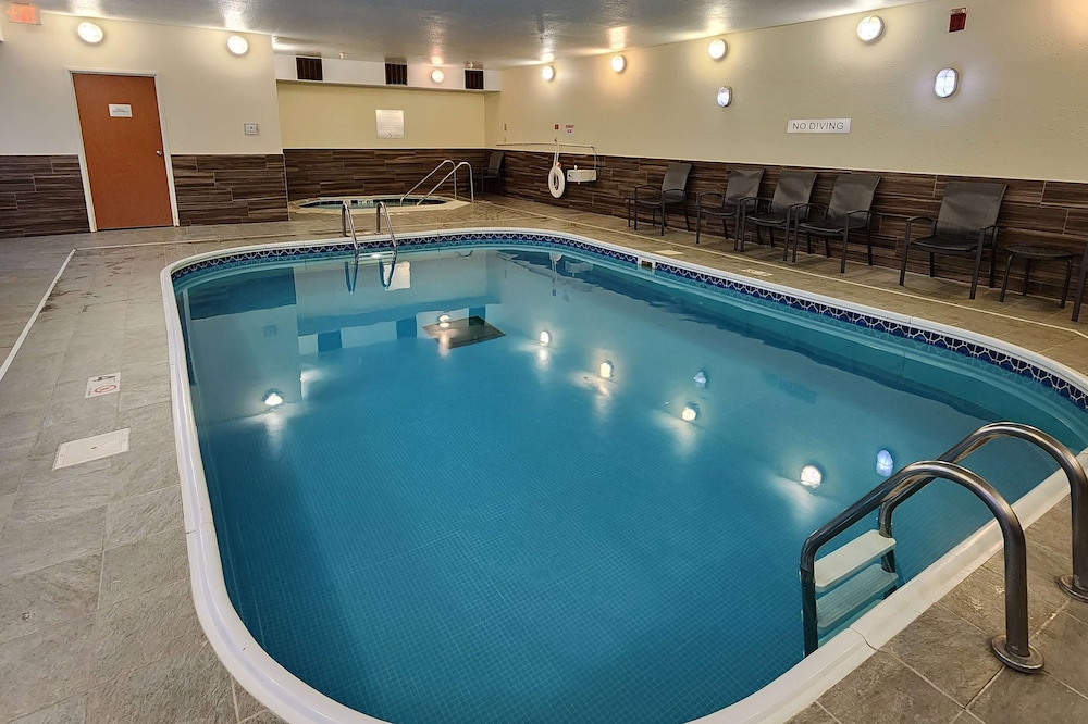 AmericInn by Wyndham St. Cloud MN Shopping Area 31/51