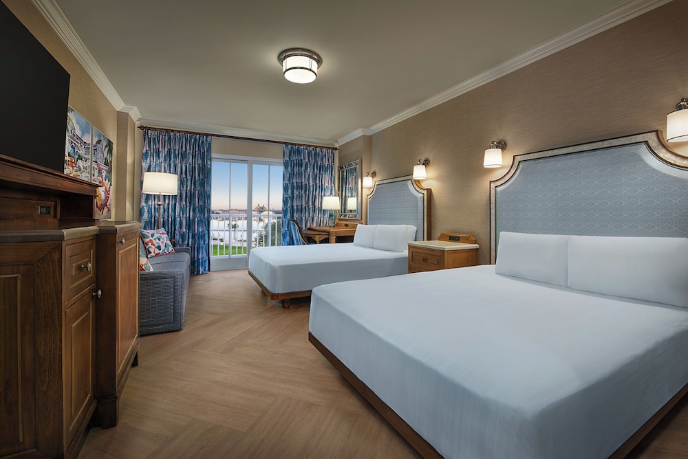 ROOM, 2 QUEEN BEDS, WATER VIEW, SOFA, ACCESSIBLE