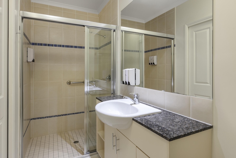 PARK REGIS CITY QUAYS 22/53