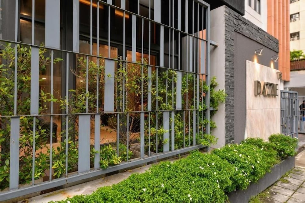 Dazzle Residence 41/47