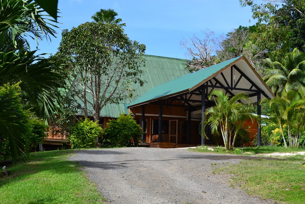 Daku Resort 6/74