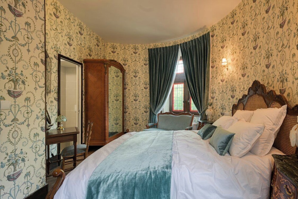 Le Petit Chateau de Barbizon au Bois du Mee 18/61