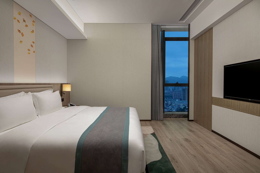 Microtel by Wyndham Changsha West 12/23