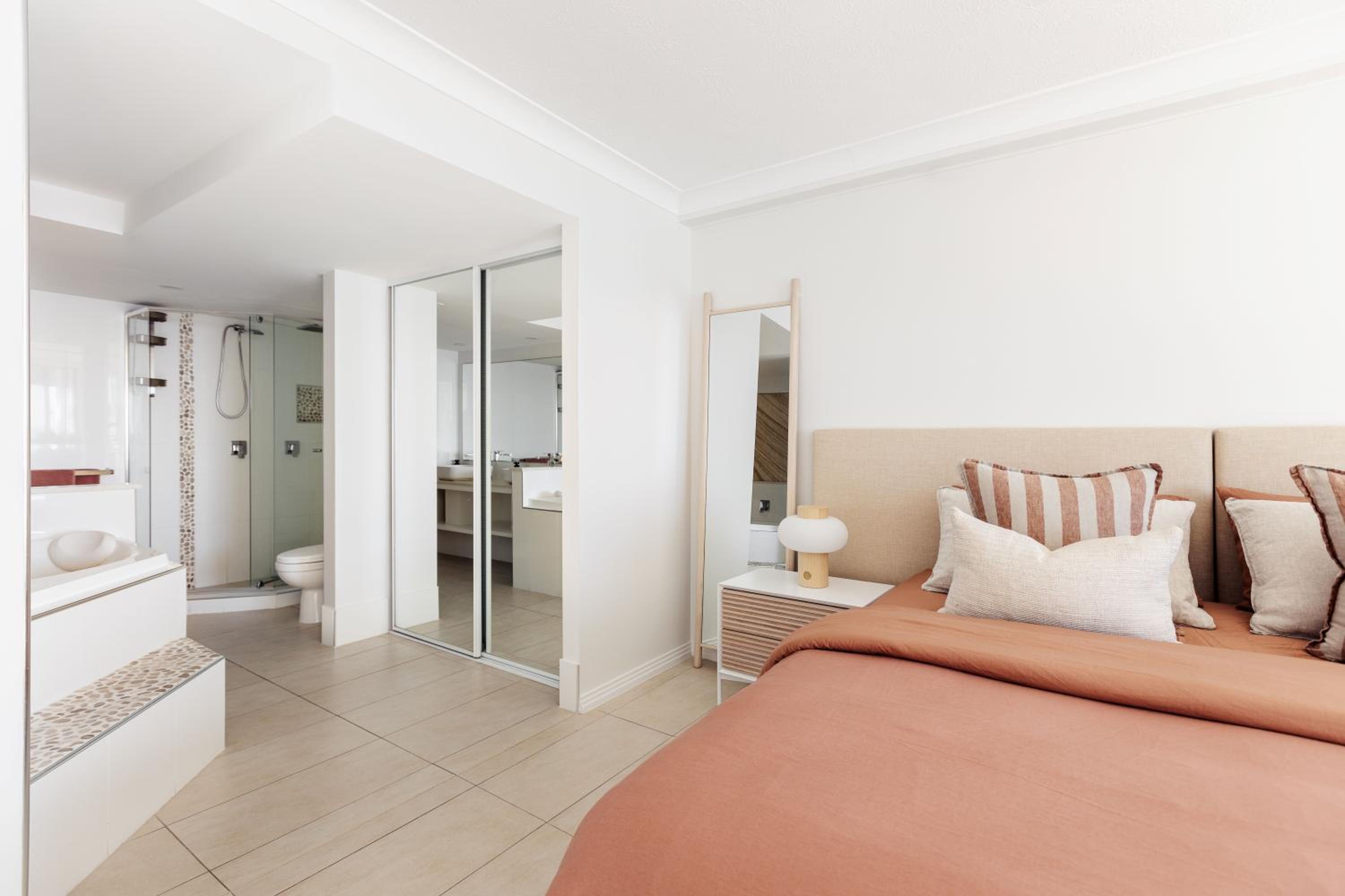 شقة سيغنتشر بإطلالة على البحر بغرفتي نوم، De Ville Apartments 3/8