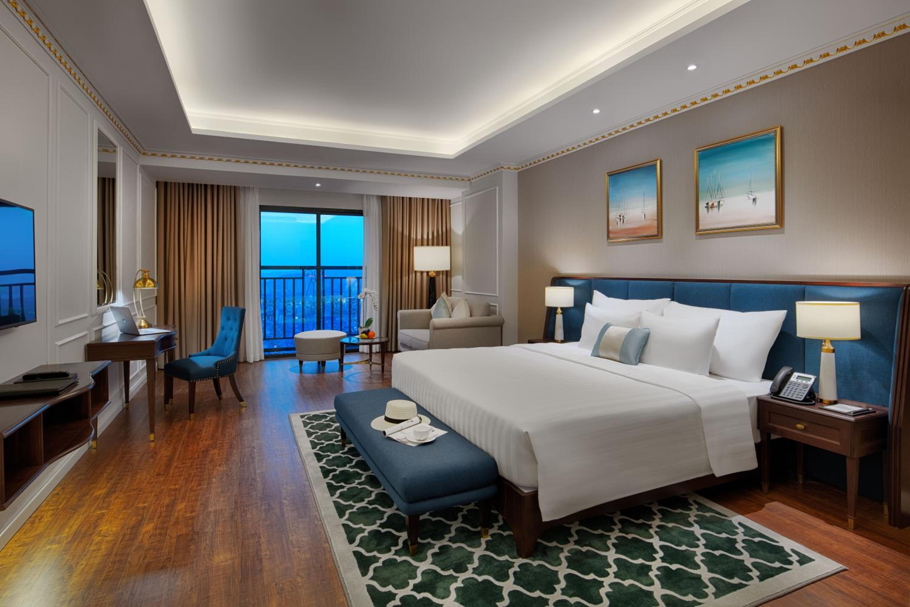 Premium, Deluxe, Bay View