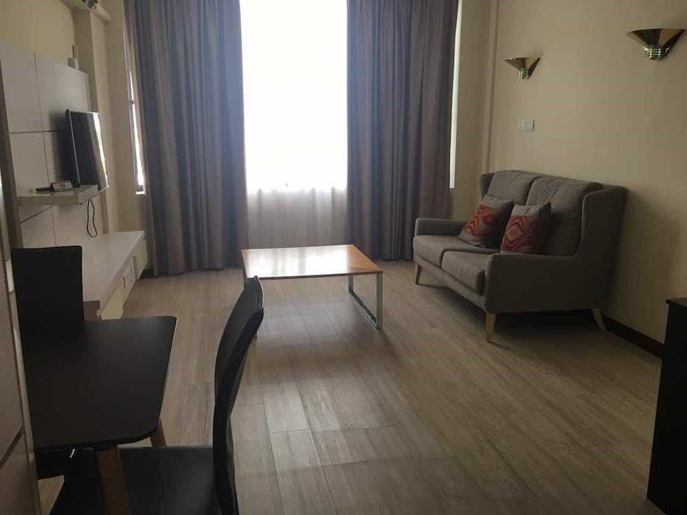 Somerset Hotel 28/34