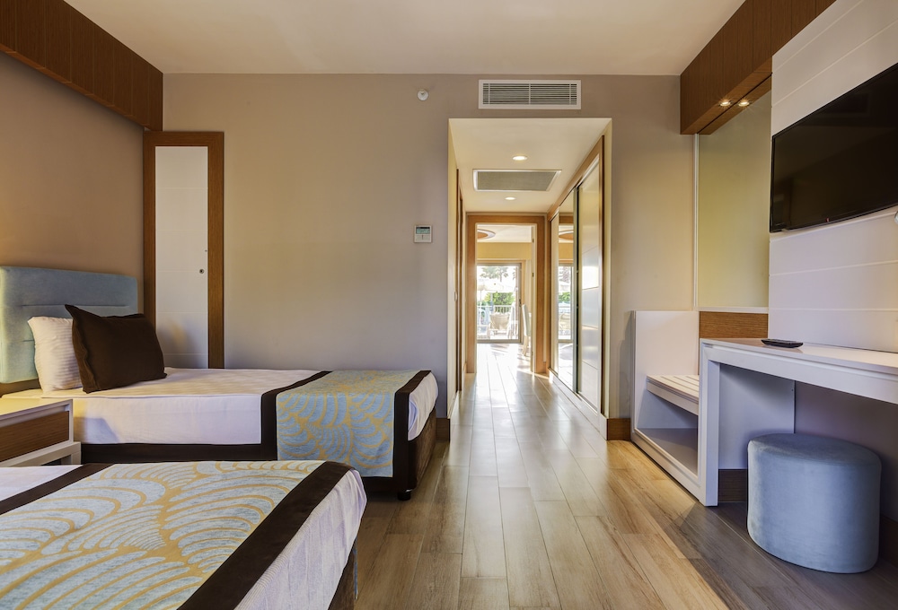 Tui Magic Life Jacaranda 47/68