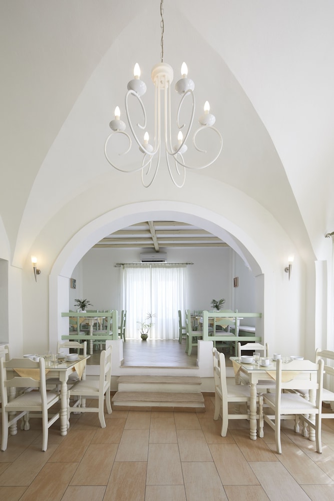 Nissos Thira Hotel 46/62