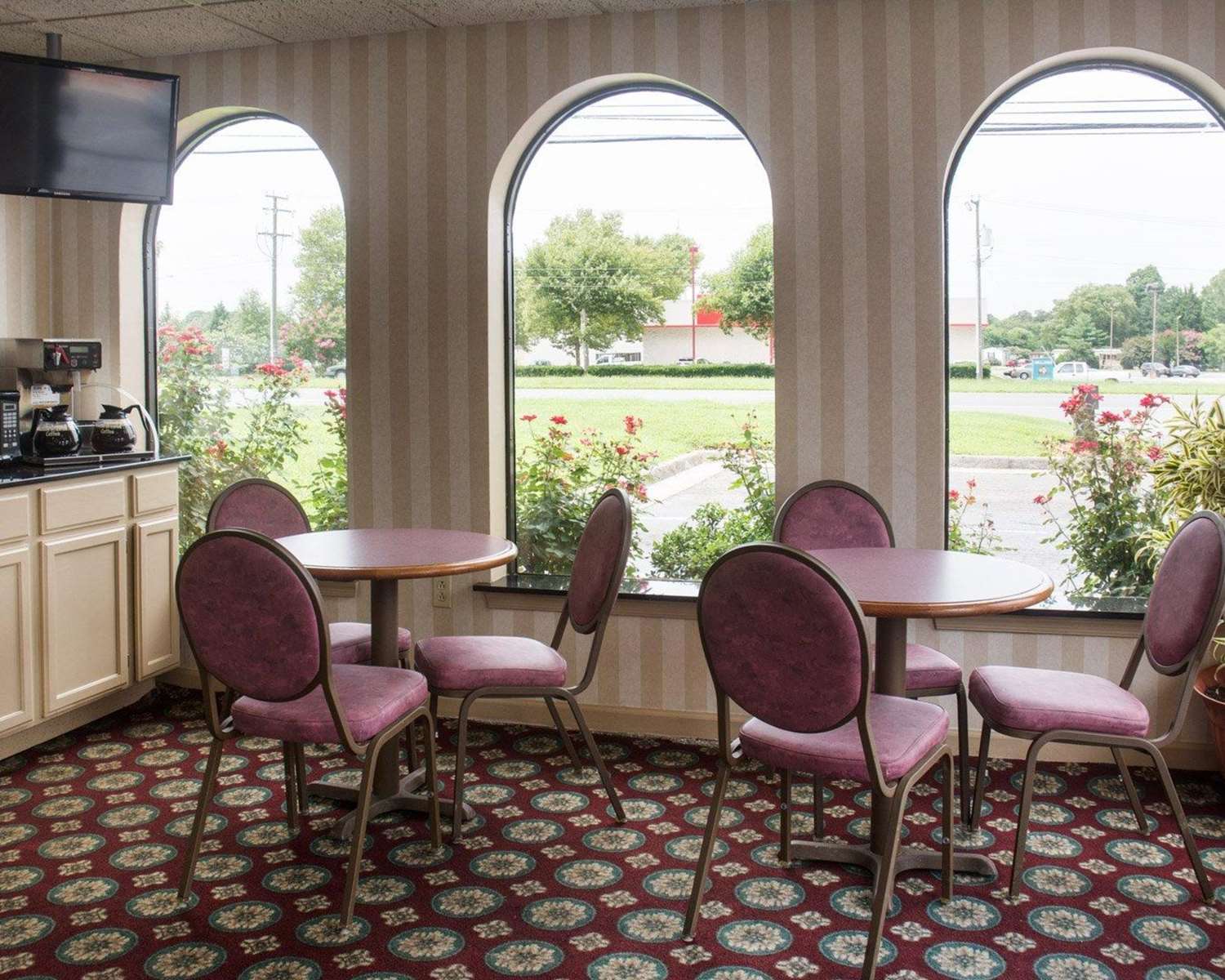Econo Lodge Chesapeake Route 13 and I-464 10/19
