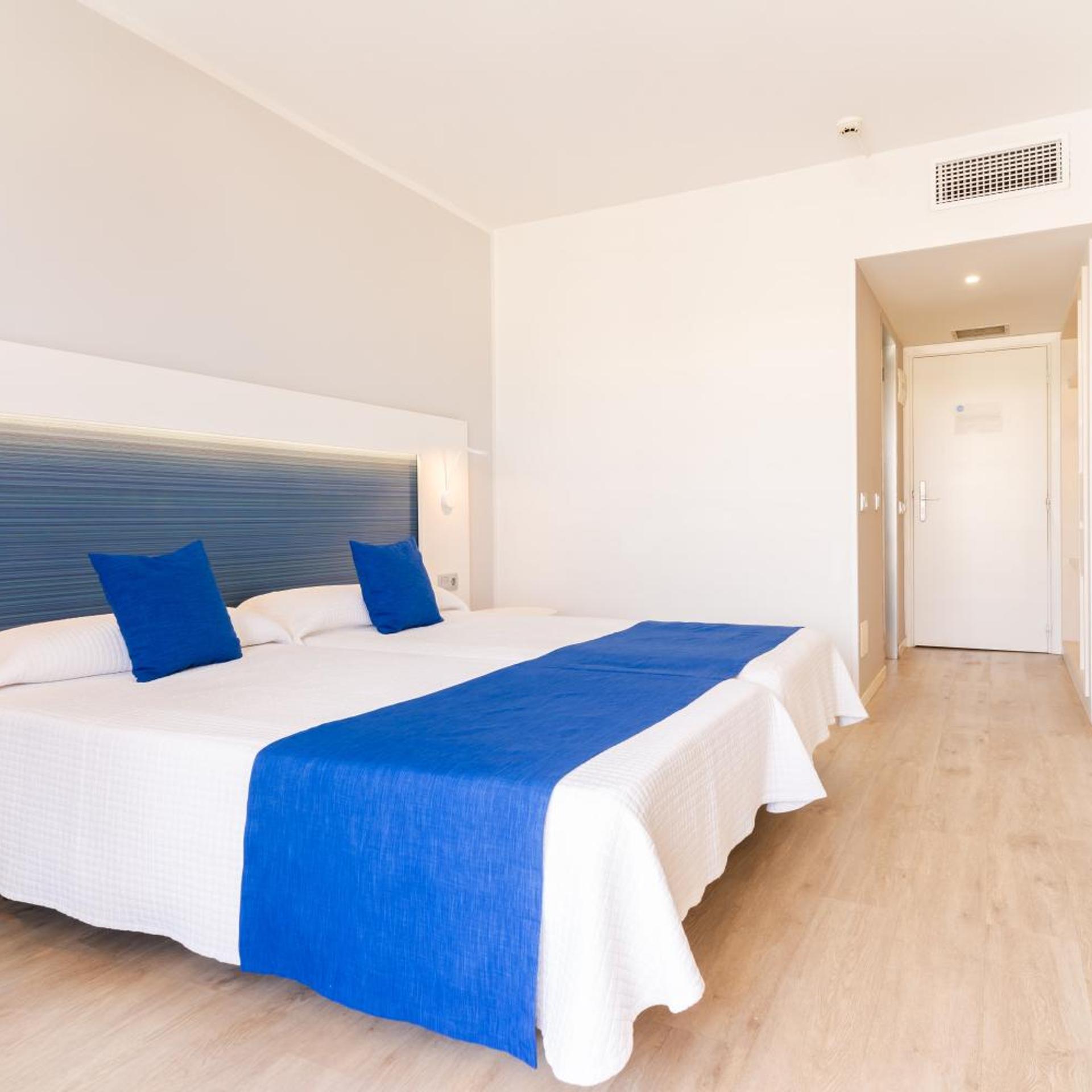Superior, Double Bed, Lateral Side Sea View