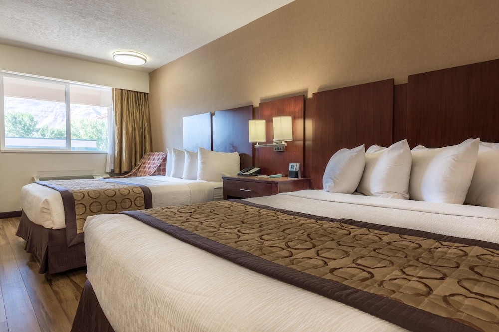 DELUXE, 2 QUEEN BEDS, BALCONY