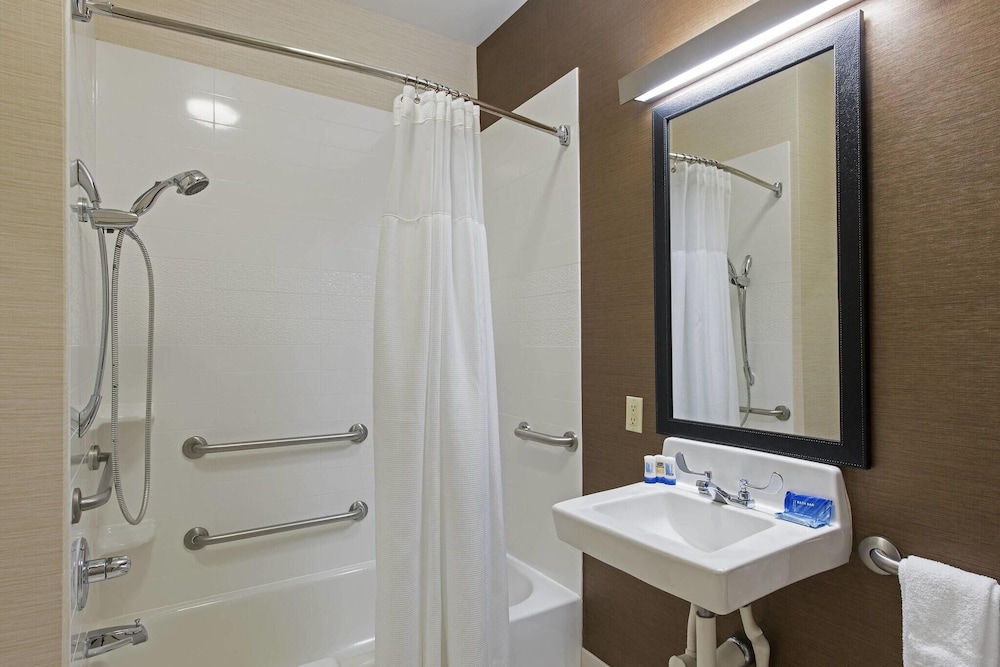 Spark by Hilton Bloomington 42/43