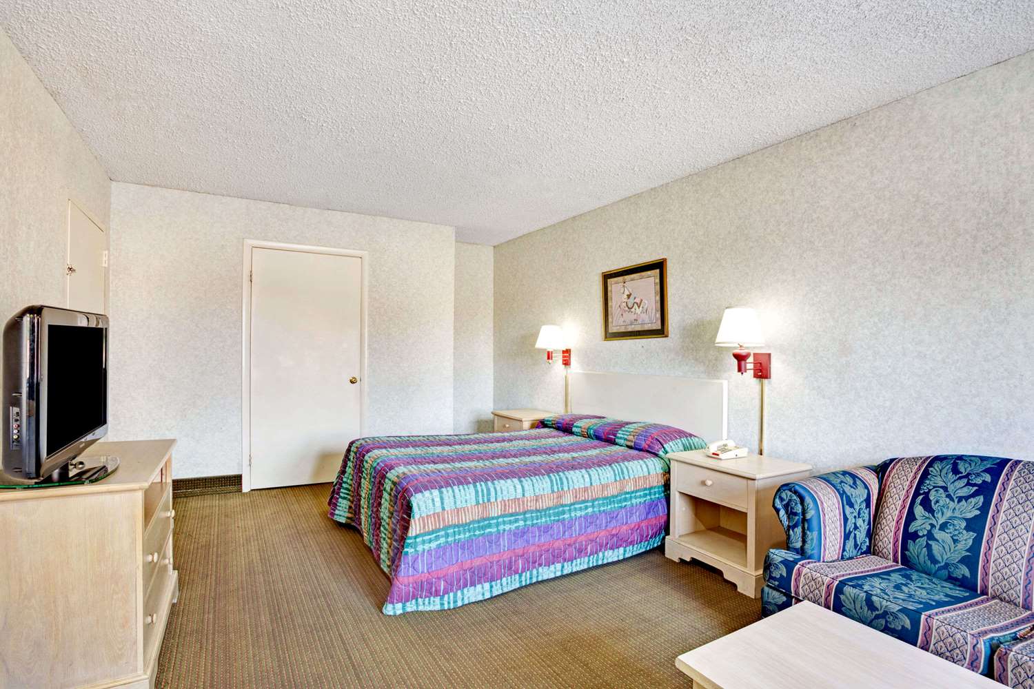 Super 8 By Wyndham Fredericksburg 12/28