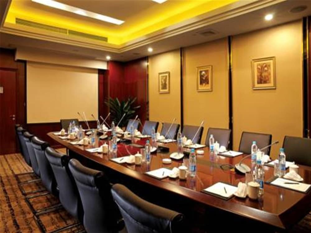 Yuloon Hotel Shanghai 33/35