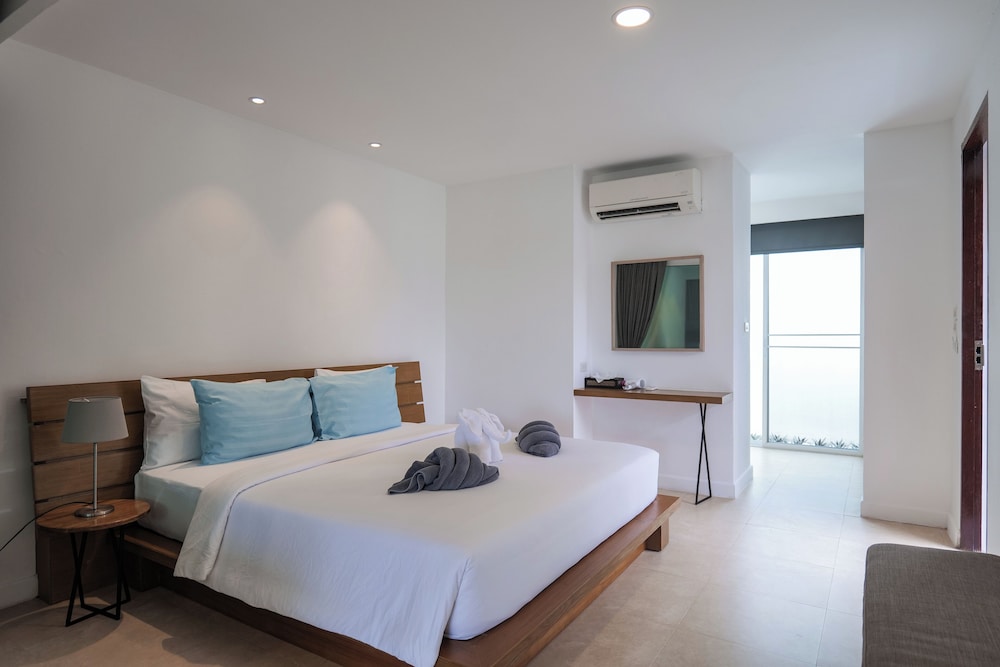 Hill, Suite, King Bed, Garden View