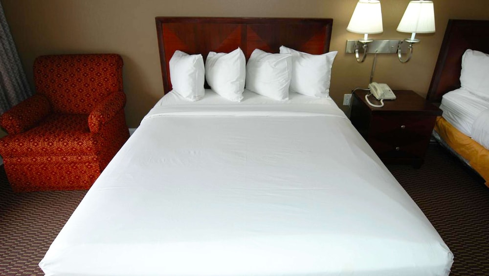 Ambassadors Inn & Suites 6/9