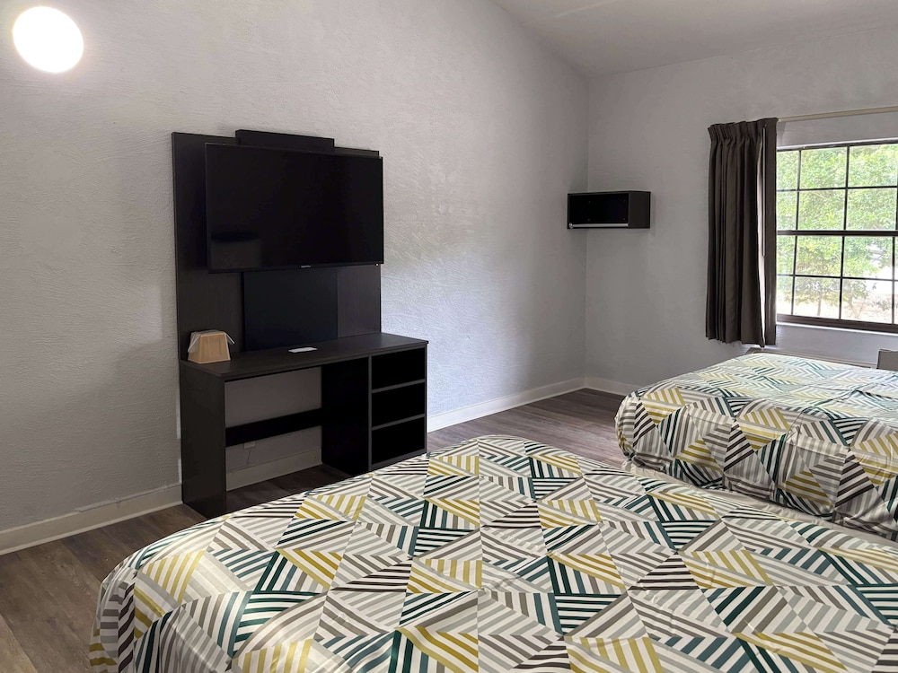 Motel6 Tallahassee, FL – North Monroe 38/51