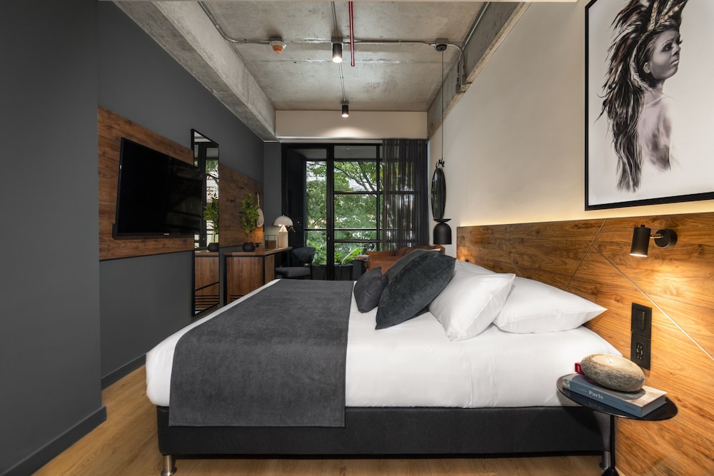 Hashtag 98 Hotel 25/55