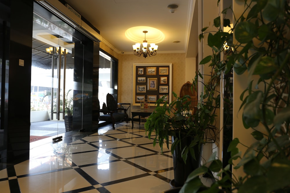 The Grand Jade Hotel 7/59