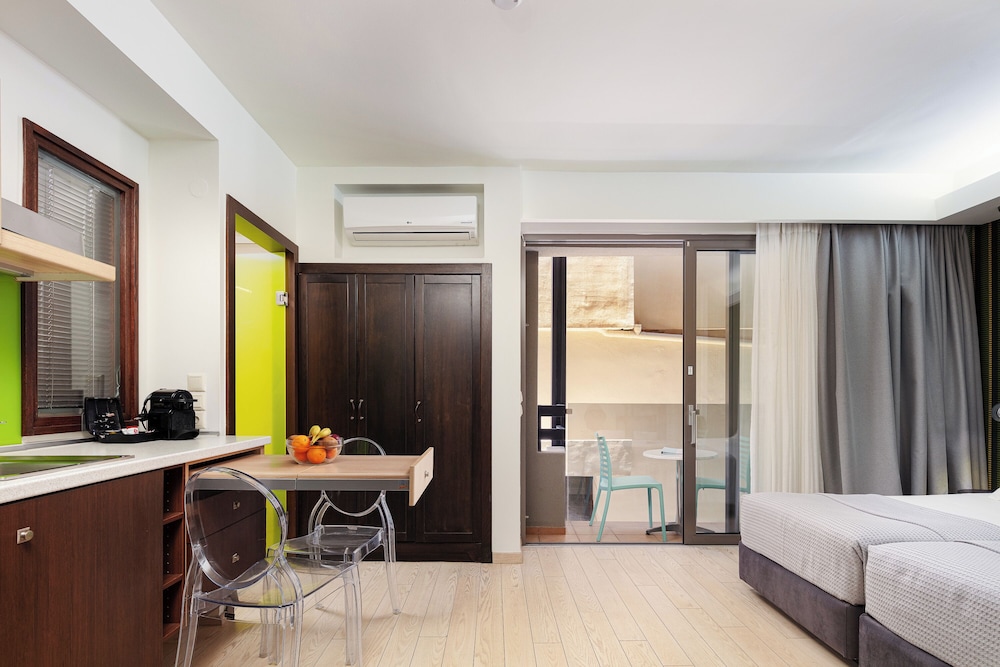 Steris Elegant Beach Hotel 26/70