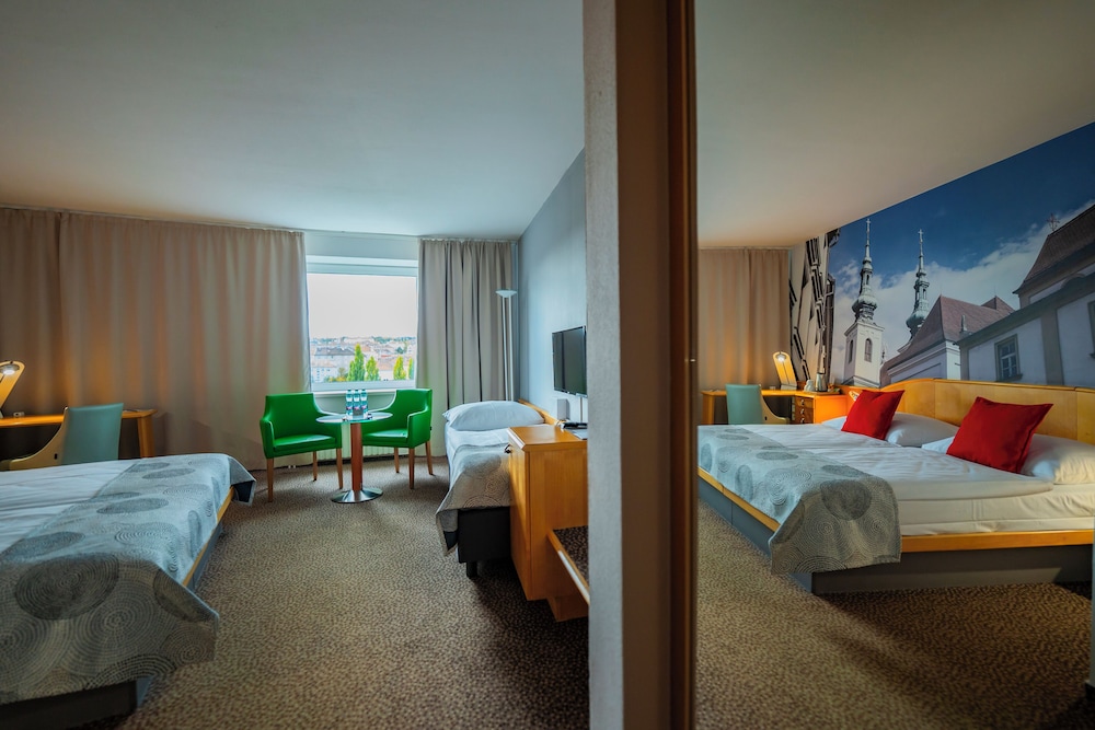 1 BEDROOM, TRIPLE