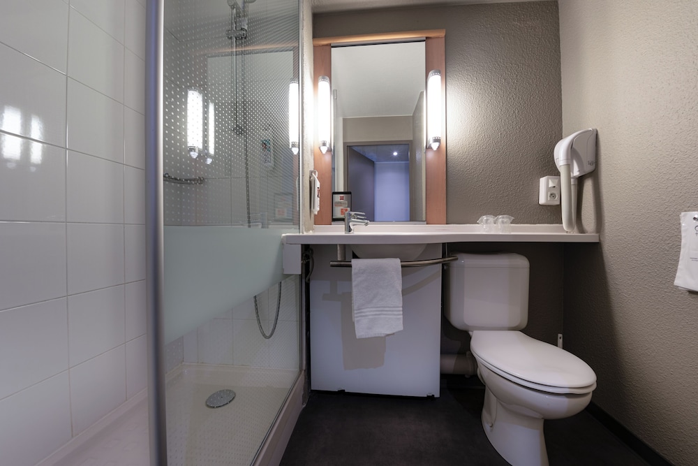 Ibis Nanterre La Defense 73/78
