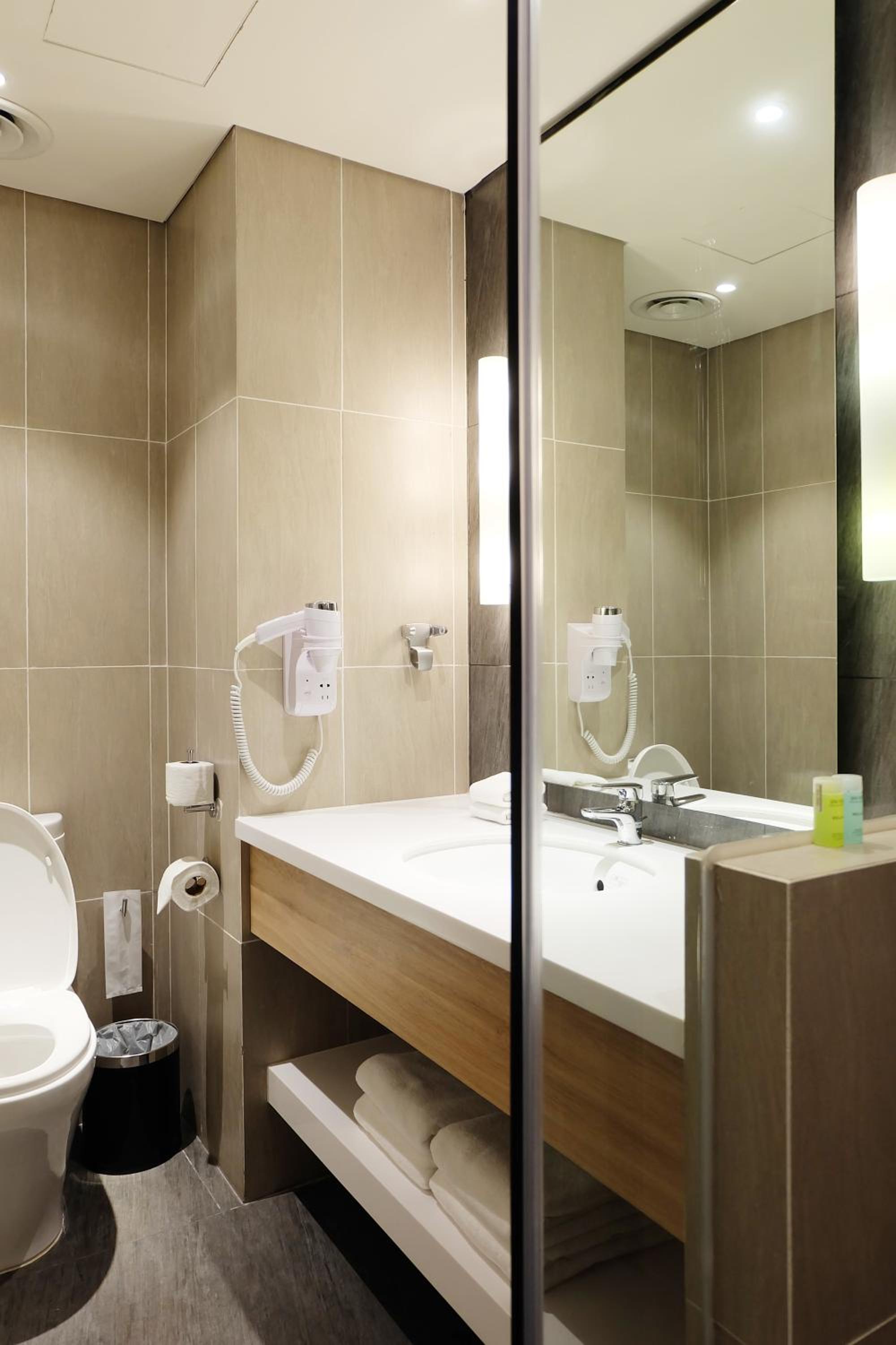 شقة بسرير كينج بغرفتي نوم، Ibis Saigon Airport 7/9