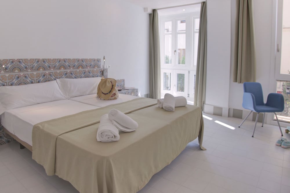 Hostal Gravina 5/50