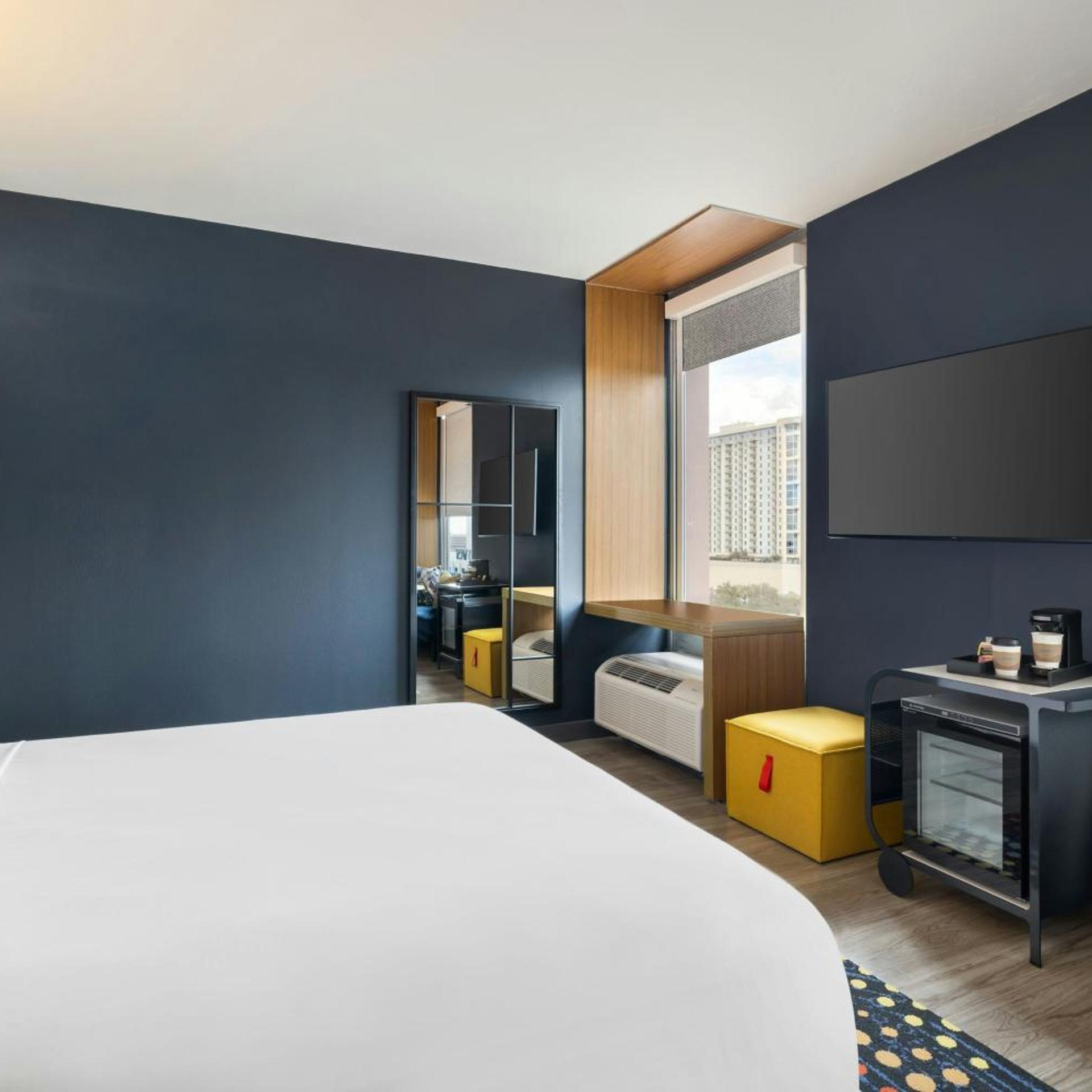 Aloft, Guest Room, King Bed