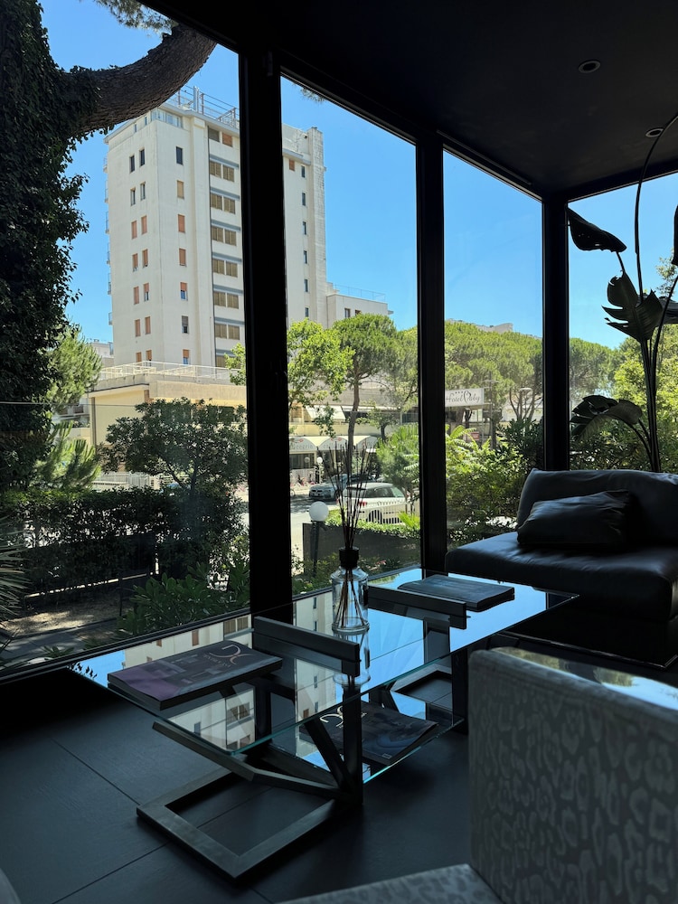 Hawaii Hotel 24/50