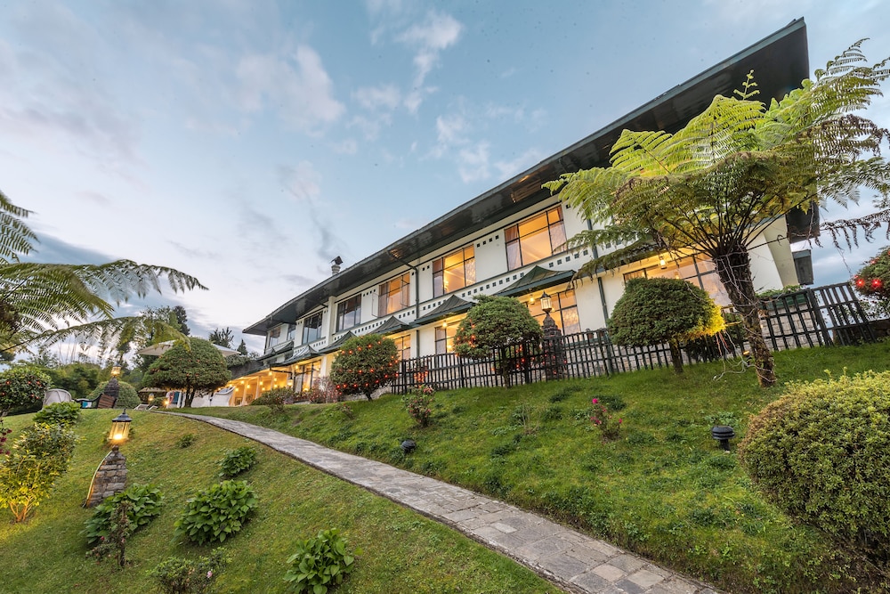 THE ELGIN MOUNT PANDIM, PELLING 27/30