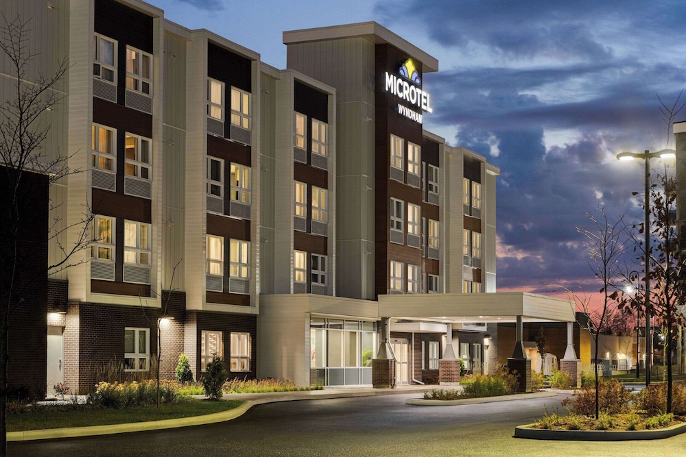 Microtel Inn & Suites by Wyndham Boisbriand 30/35