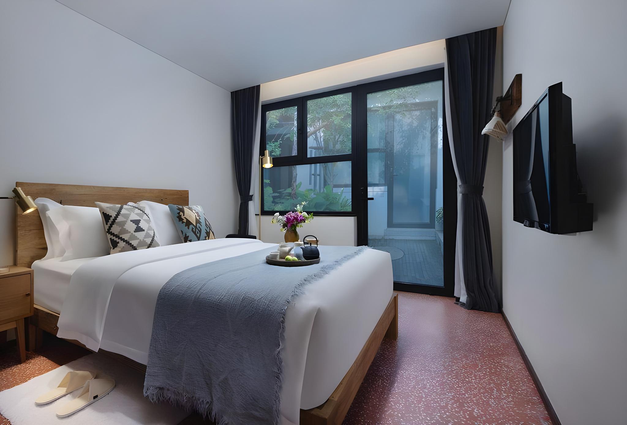 Sunshine, Courtyard, Double Bed