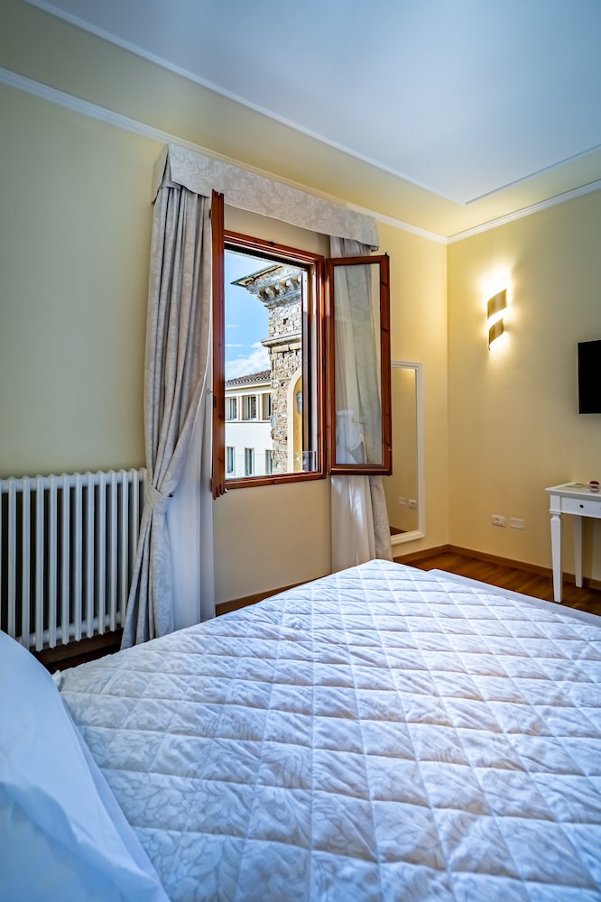 Hotel Alessandra 26/50