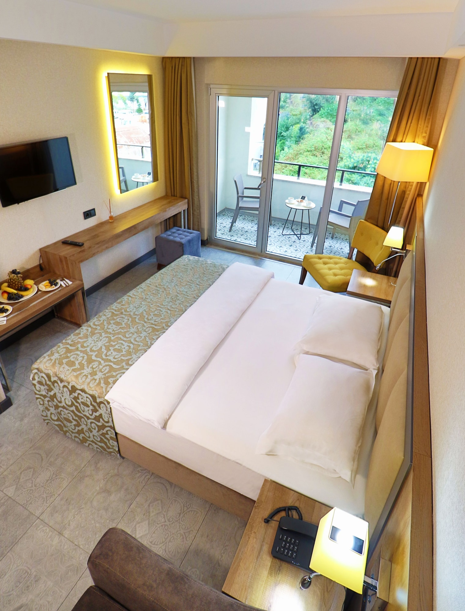 Suite, Balcony