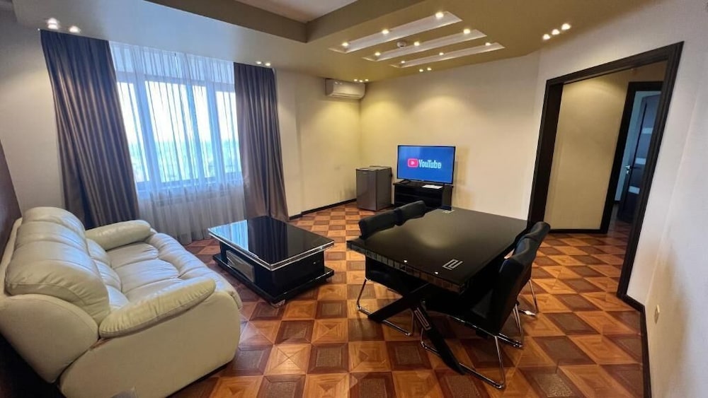 Grand Hills Hotel 24/50