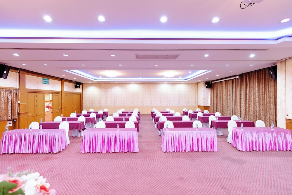 Chumphon Gardens Hotel 57/64