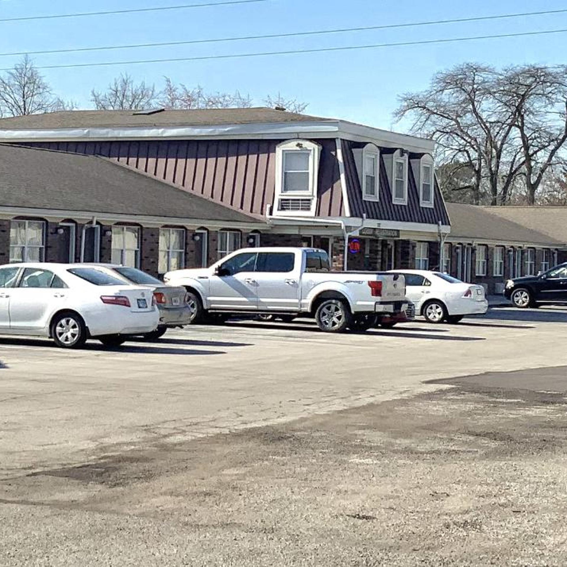 Country Club Inn &amp; Suites 41/51