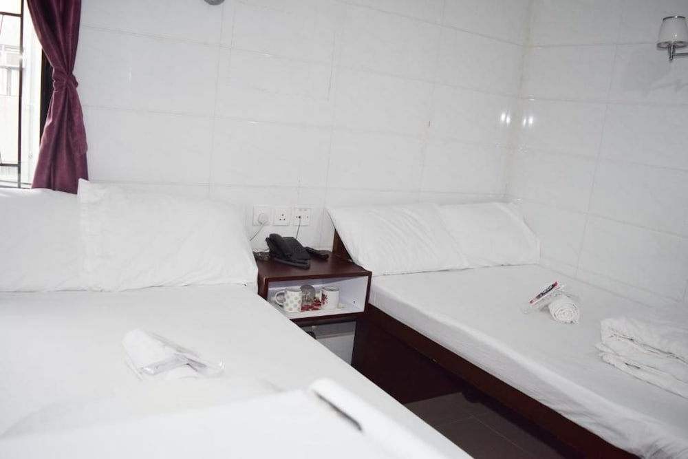 Pay-Less Guest House 47/50