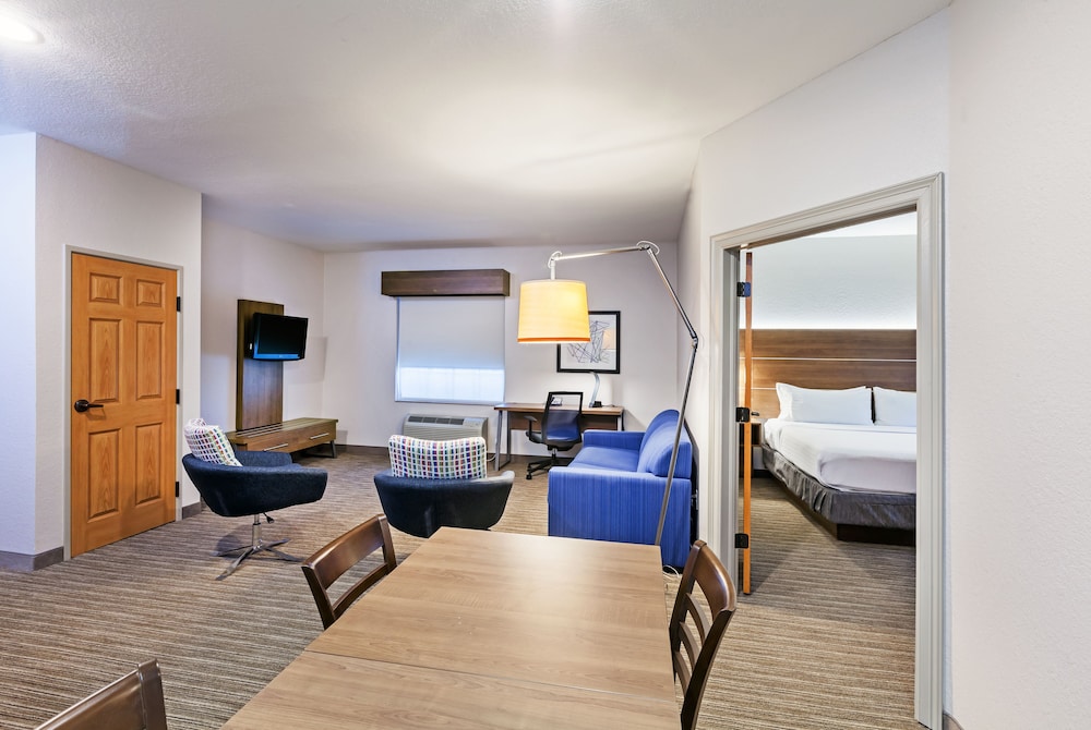 Holiday Inn Express Hotel and Suites Tulsa S Broken Arrow Hwy 51 45/80