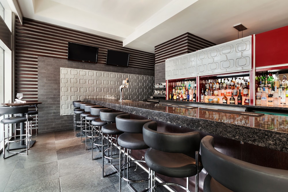 Coast Coal Harbour Hotel 54/64