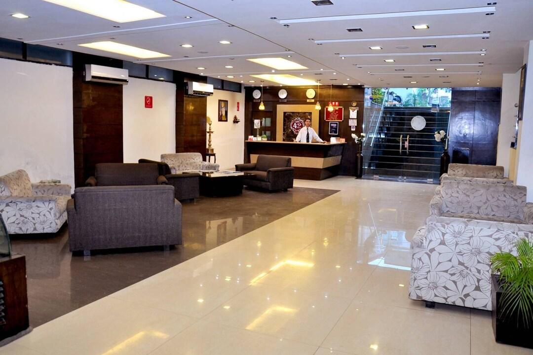 HOTEL 42 9/25