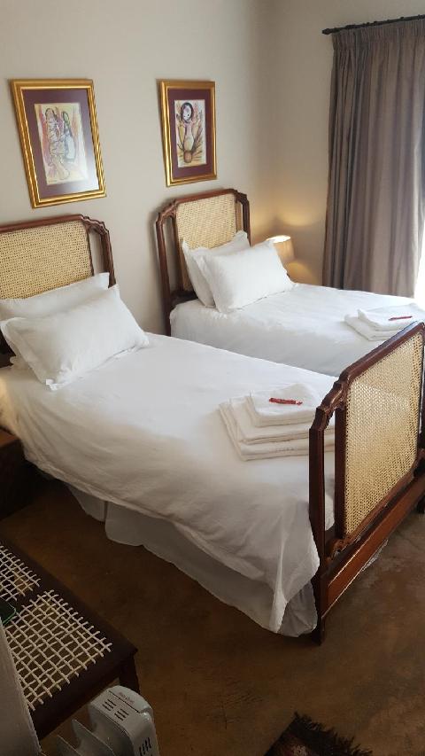 Gemsbok Cottage 4/19
