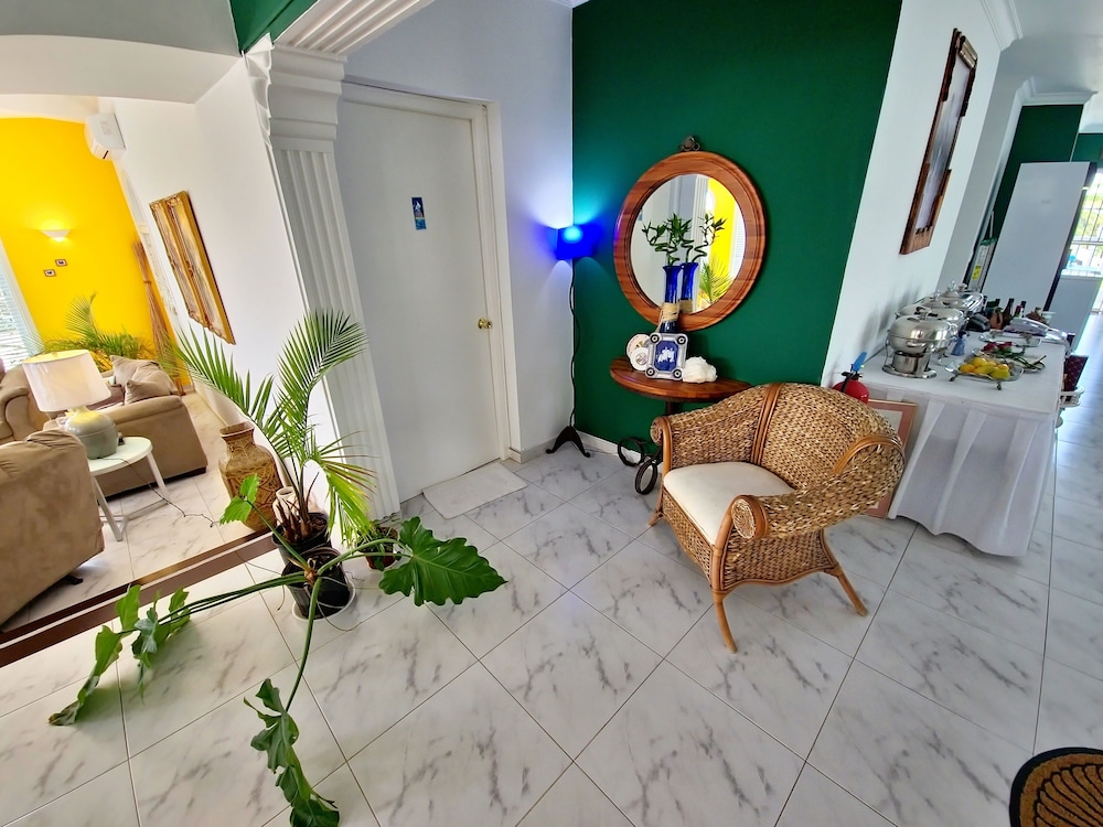 Adonai Hotel Boutique Bed And Breakfast 68/93