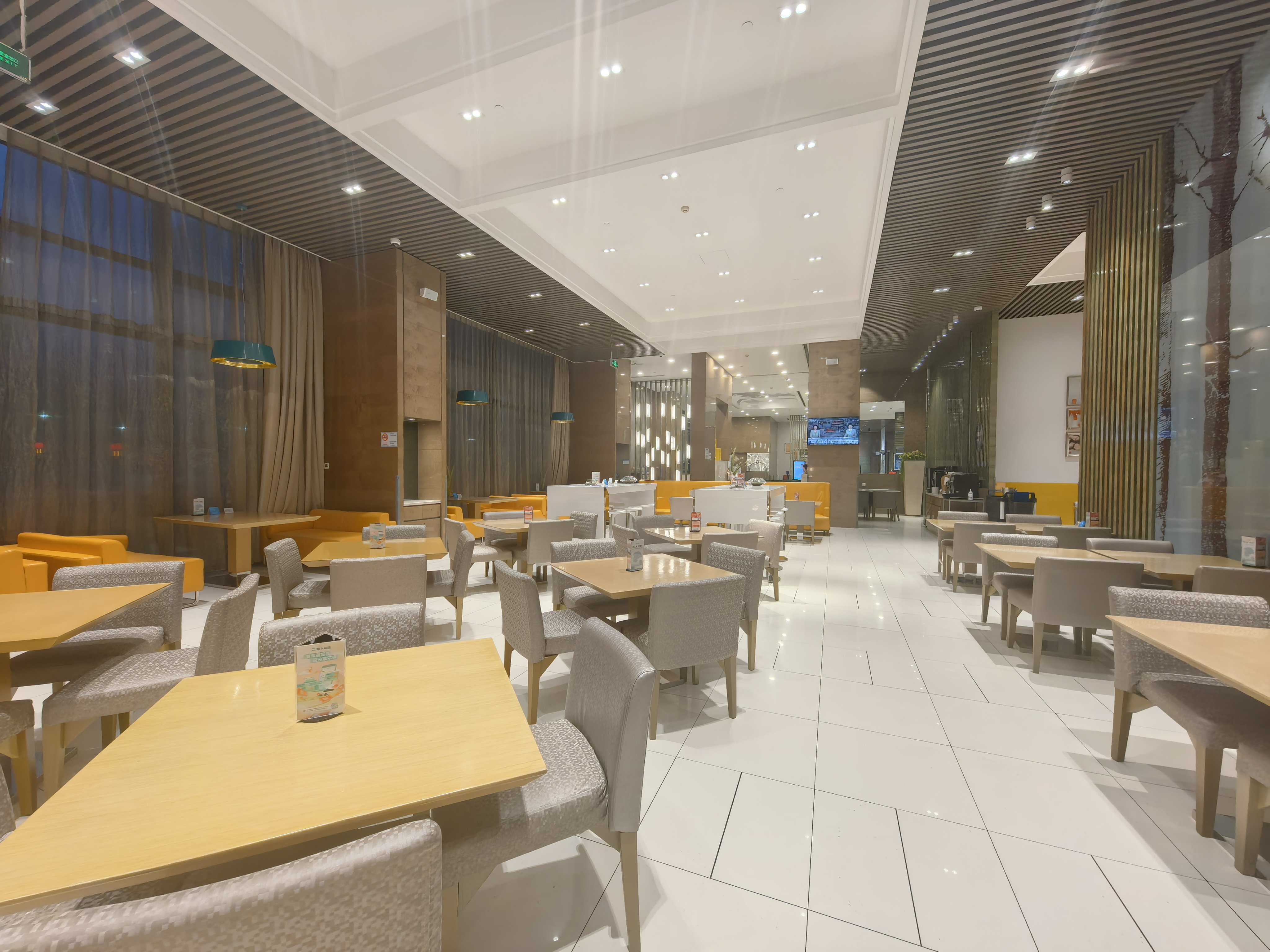 Holiday Inn Express Beijing Yizhaung 24/34