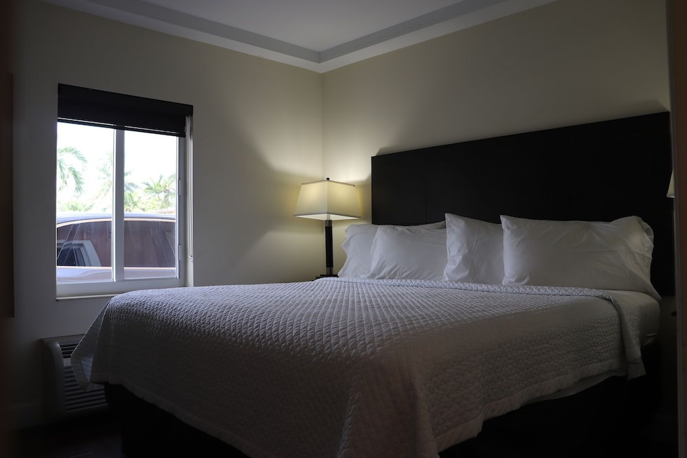 DELUXE, STUDIO, SUITE