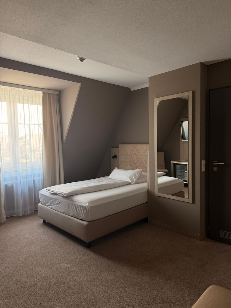 AWA Hotel 13/44