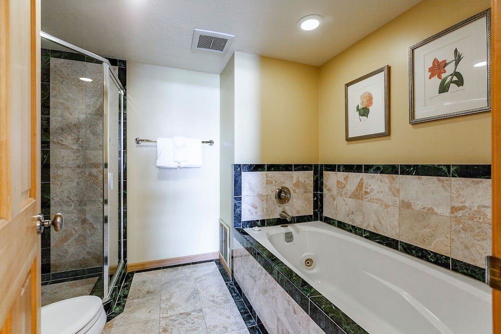 The Caledonian By All Seasons Resort Lodging 77/80